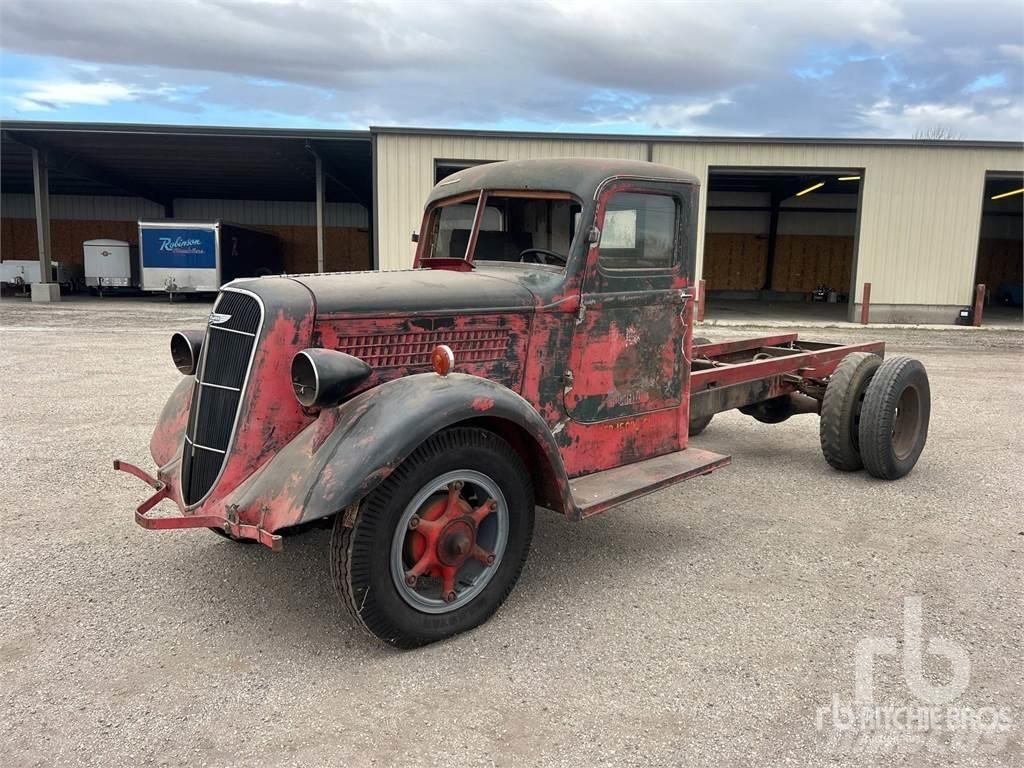  STUDEBAKER 4x2 Cisterne