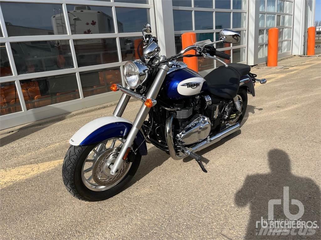 Triumph AMERICA Masini