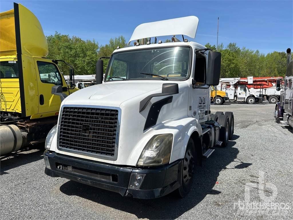 Volvo VNL Autotractoare