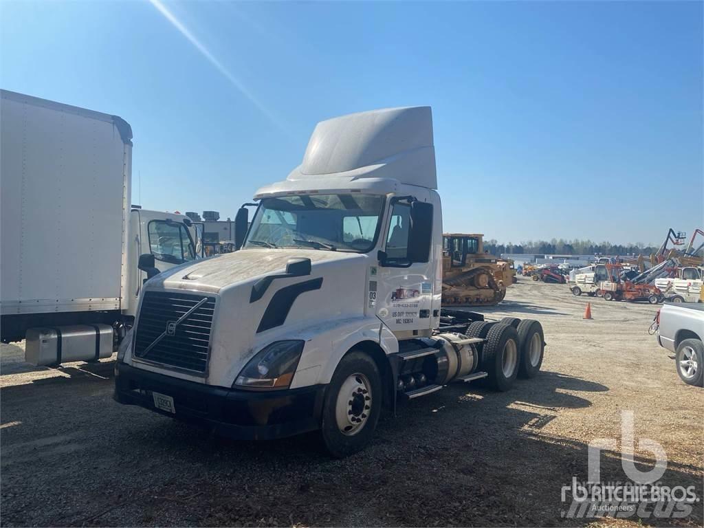 Volvo VNL Autotractoare
