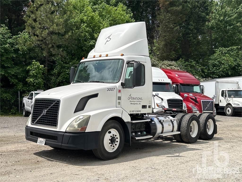 Volvo VNL300 Autotractoare
