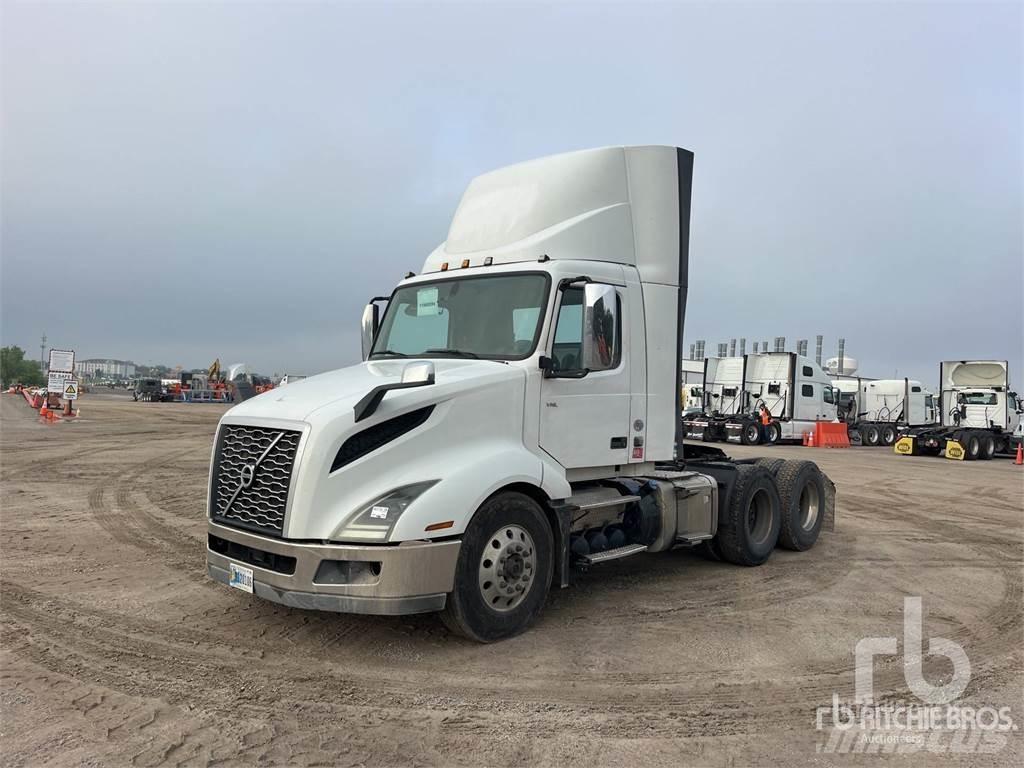 Volvo VNL300 Autotractoare