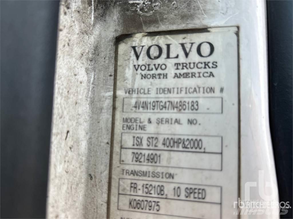 Volvo VNL42T Autotractoare