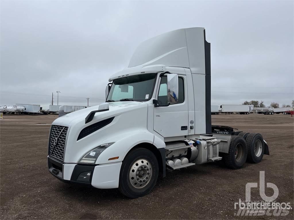 Volvo VNL62T300 Autotractoare