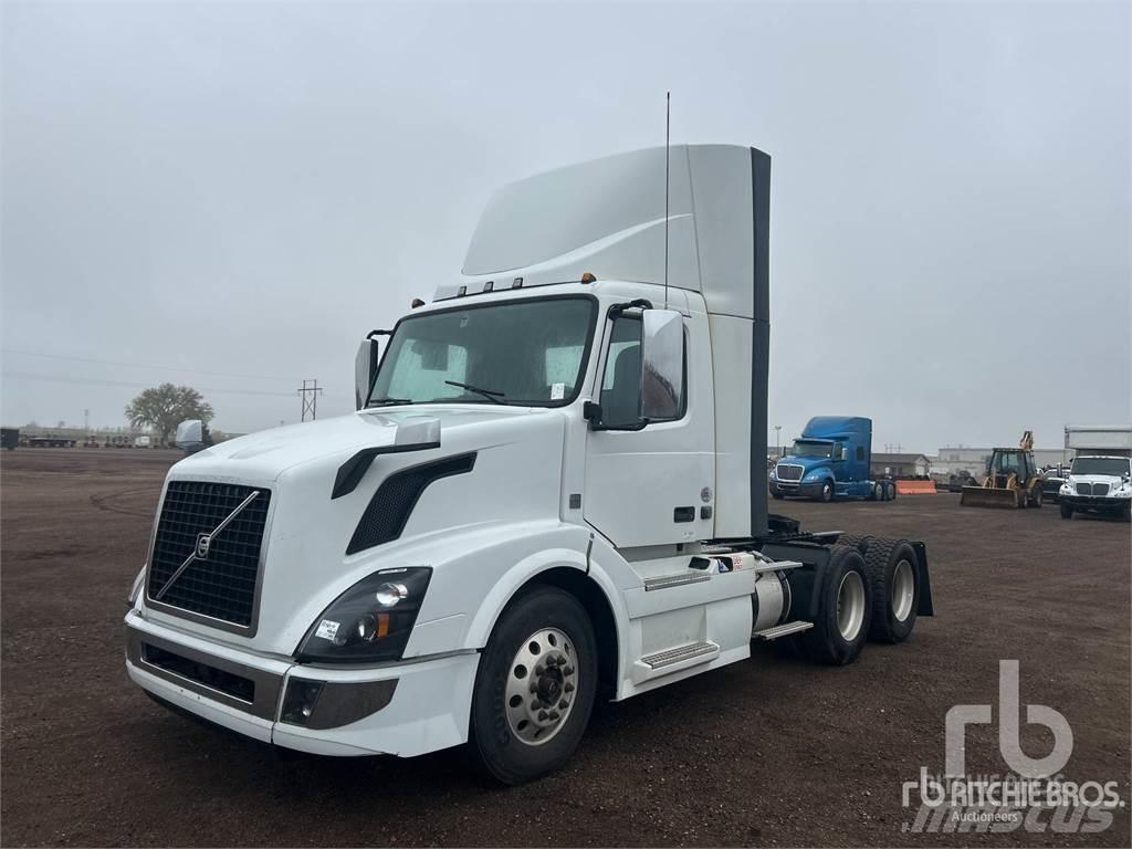 Volvo VNL64 Autotractoare