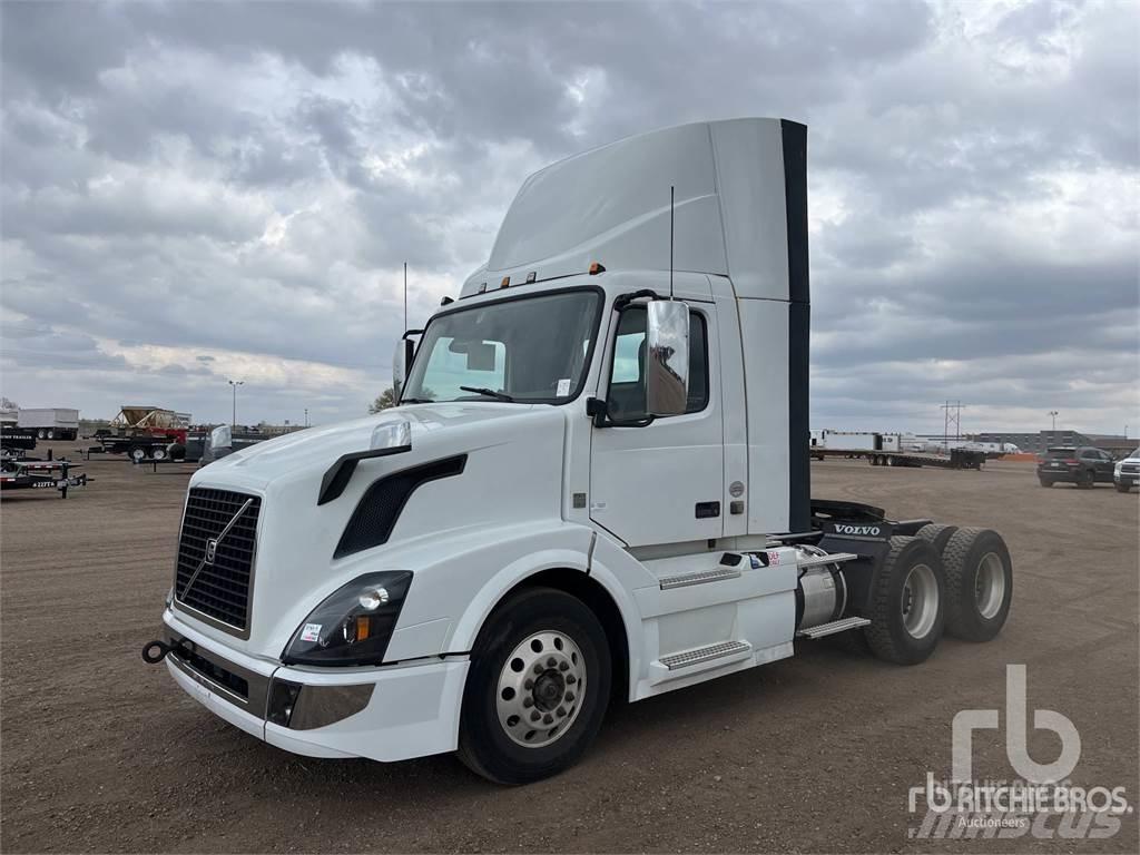 Volvo VNL64 Autotractoare