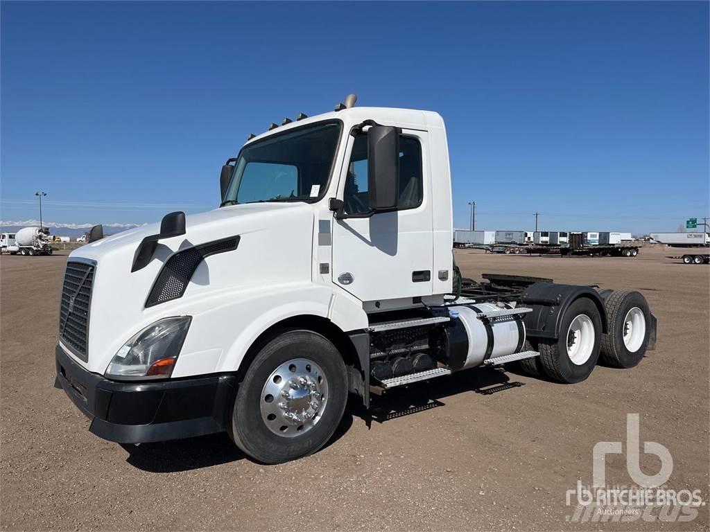 Volvo VNL64300 Autotractoare