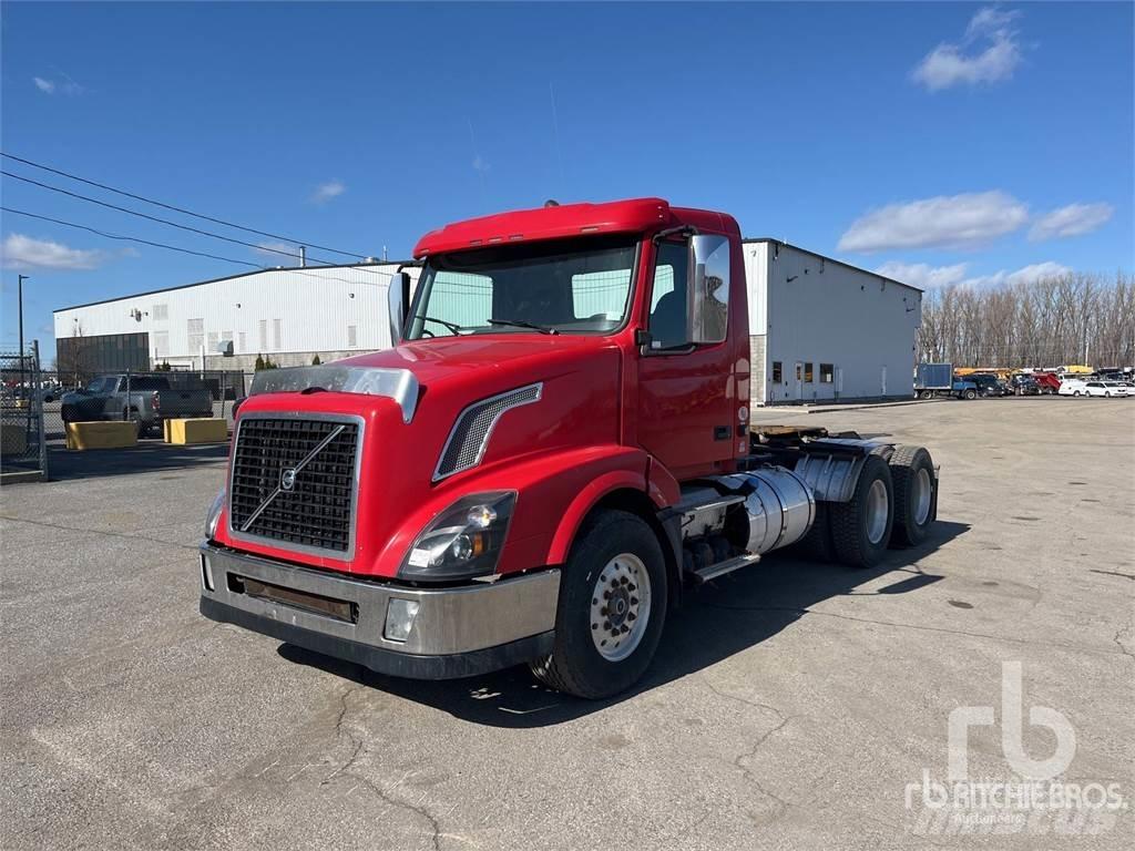 Volvo VNL64T Autotractoare