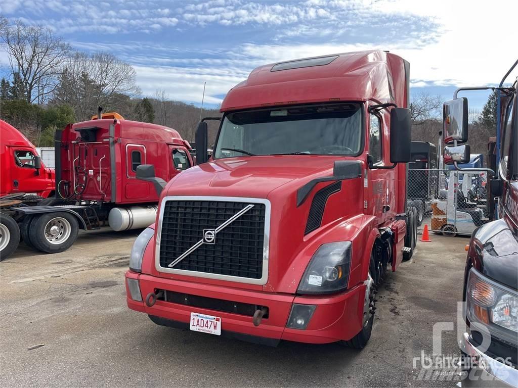 Volvo VNL670 Autotractoare