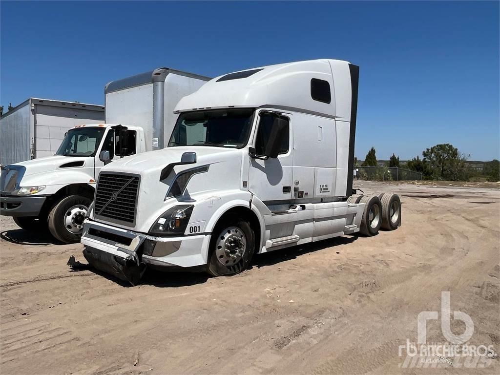 Volvo VNL670 Autotractoare