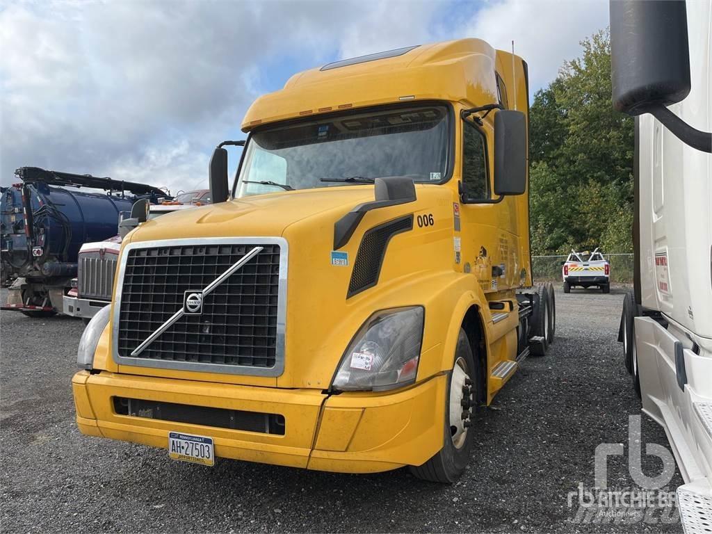 Volvo VNL670 Autotractoare