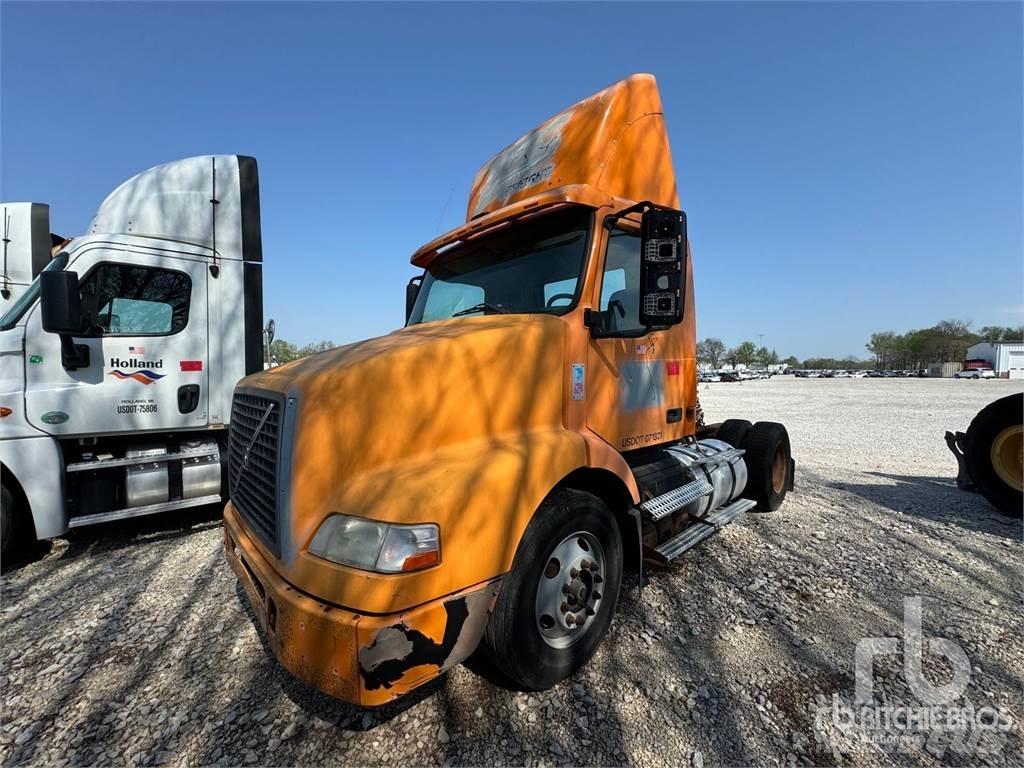 Volvo VNM Autotractoare