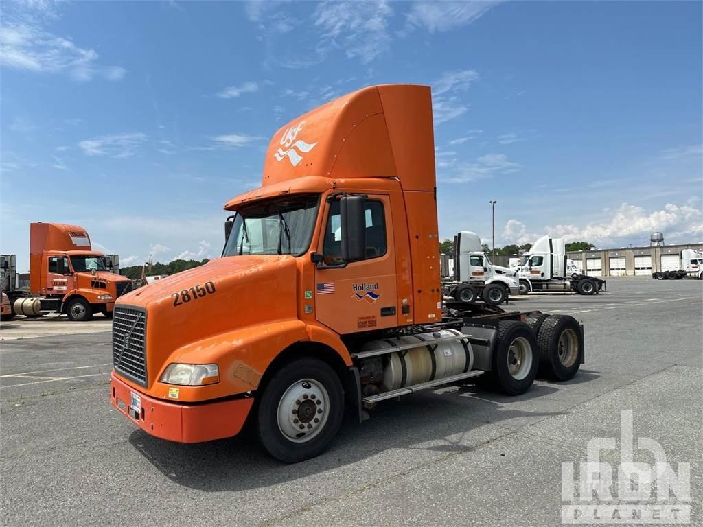 Volvo VNM Autotractoare