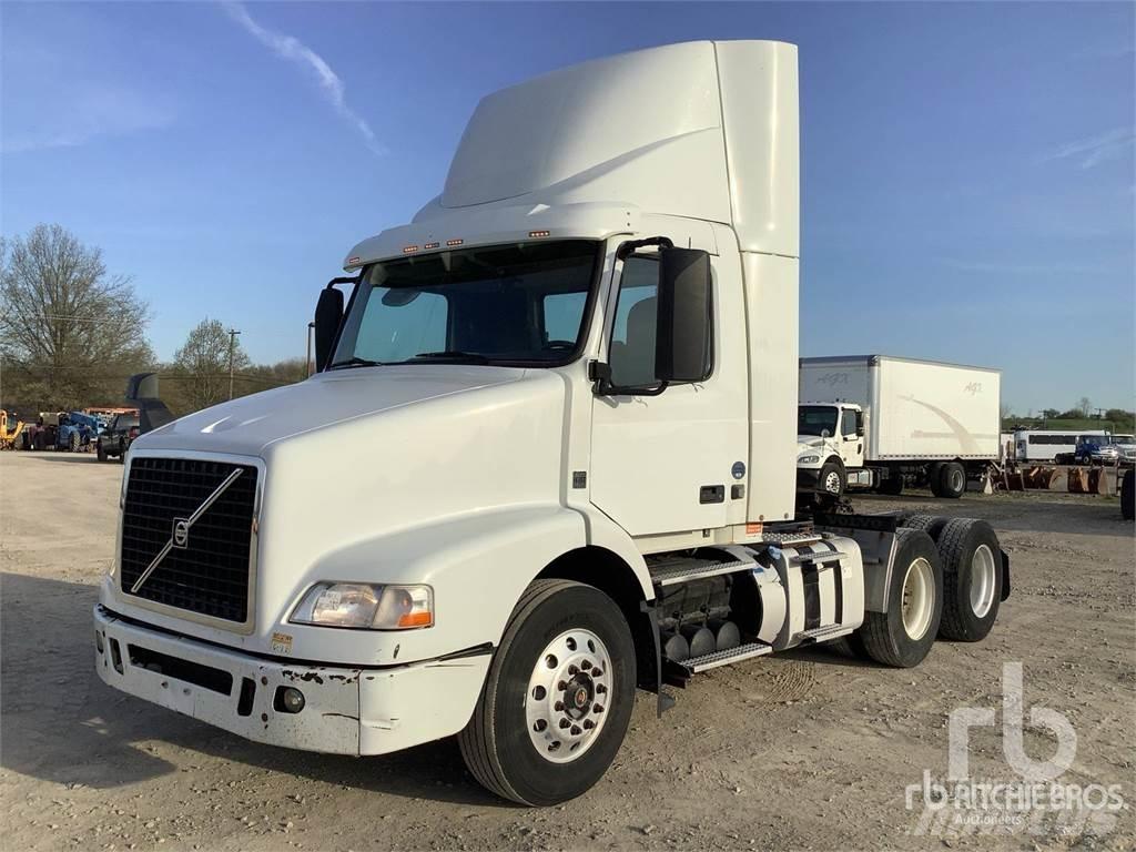 Volvo VNM Autotractoare