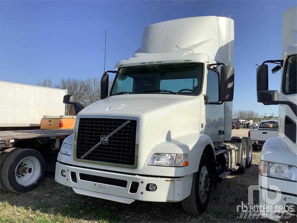 Volvo VNM Autotractoare