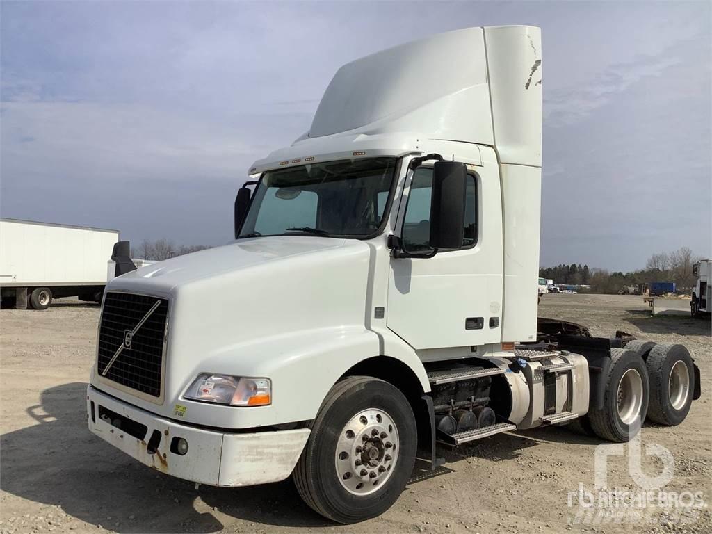 Volvo VNM Autotractoare