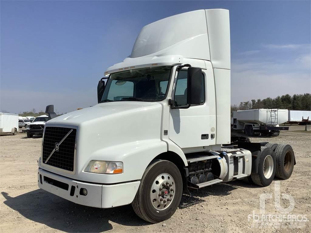 Volvo VNM Autotractoare
