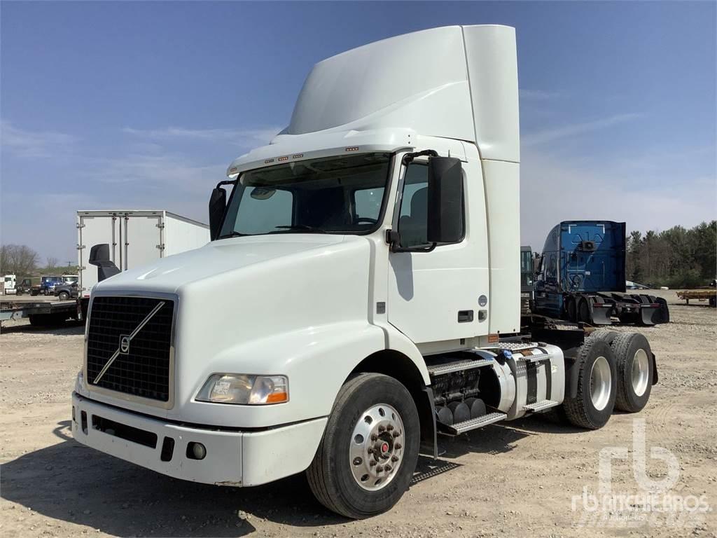 Volvo VNM Autotractoare