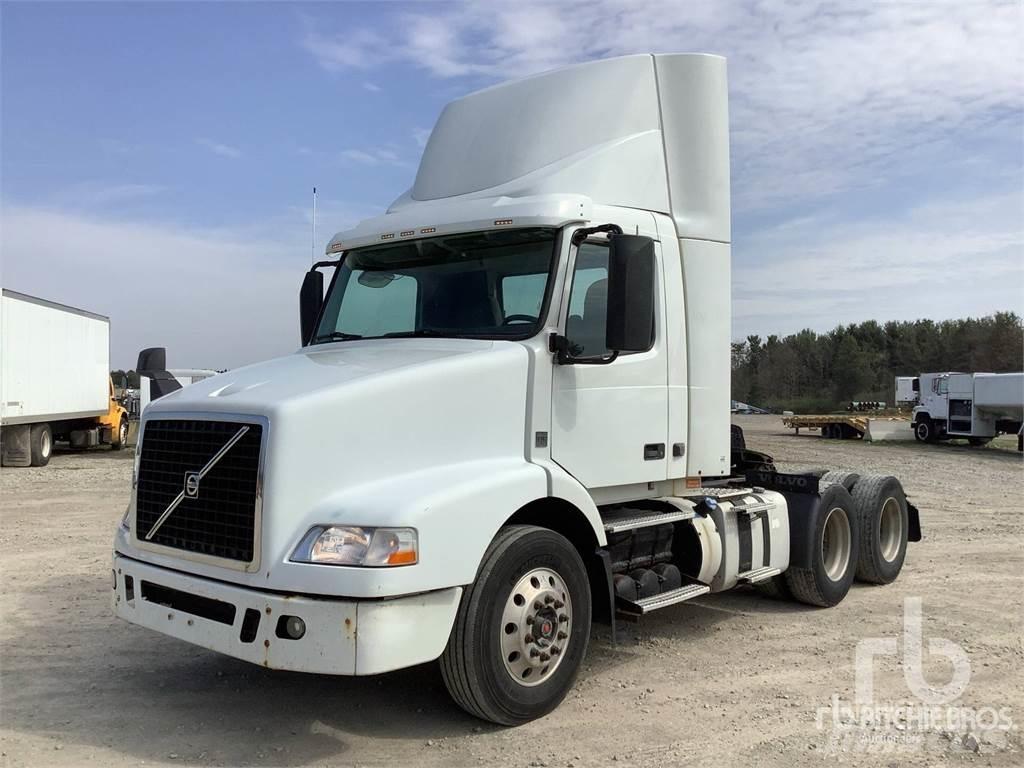 Volvo VNM Autotractoare