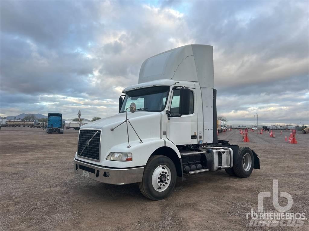 Volvo VNM Autotractoare