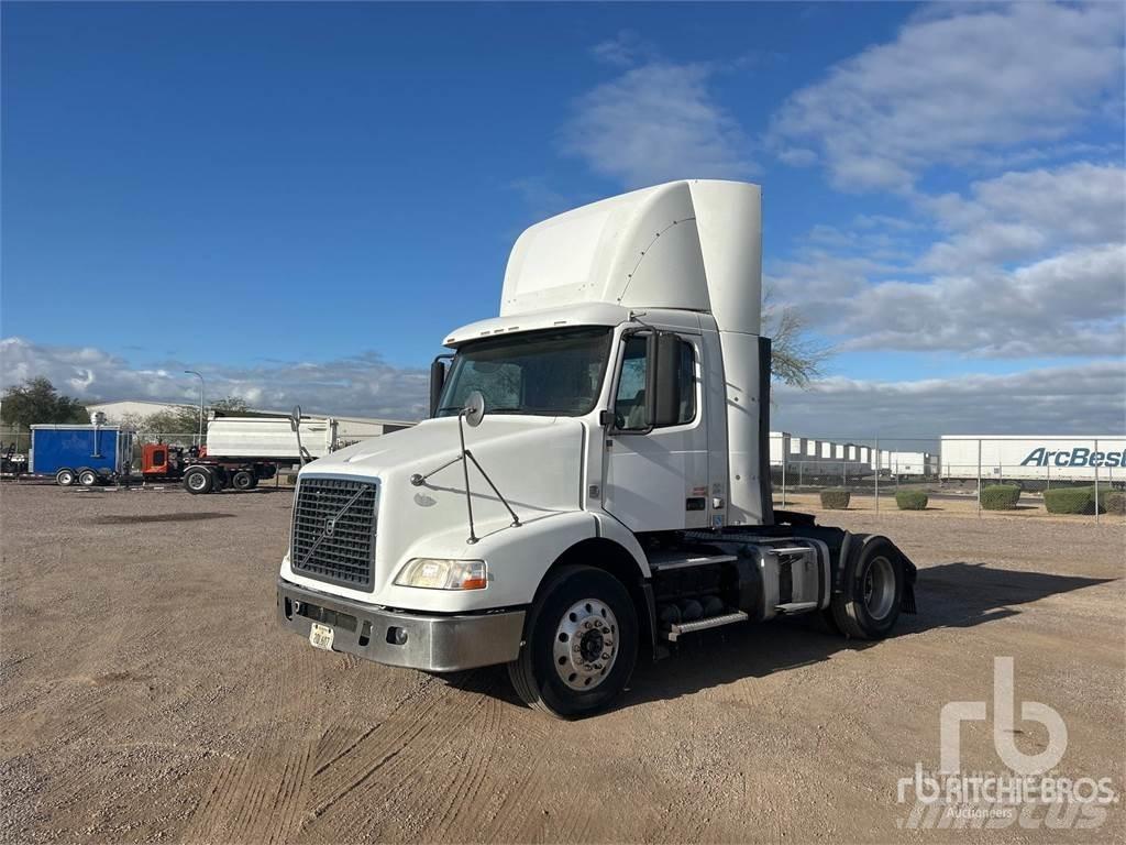 Volvo VNM Autotractoare