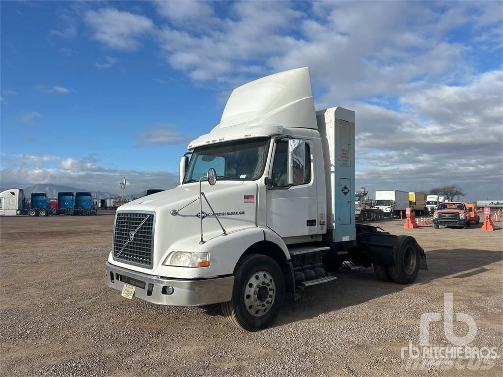 Volvo VNM Autotractoare