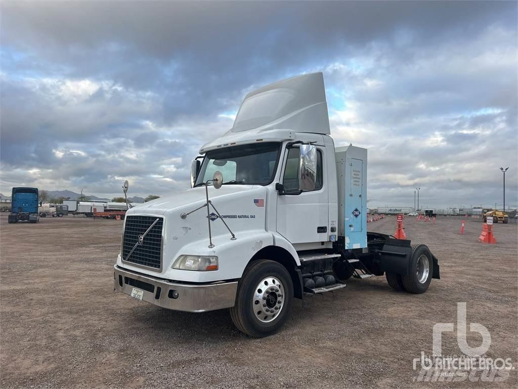 Volvo VNM Autotractoare