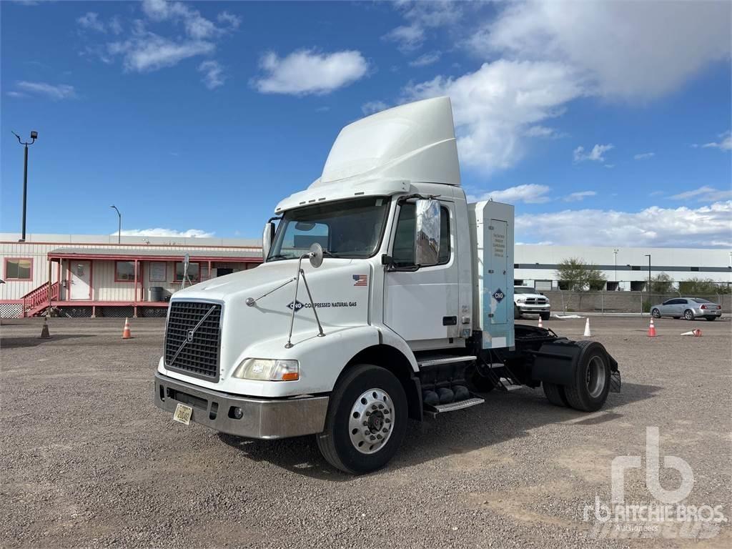 Volvo VNM Autotractoare