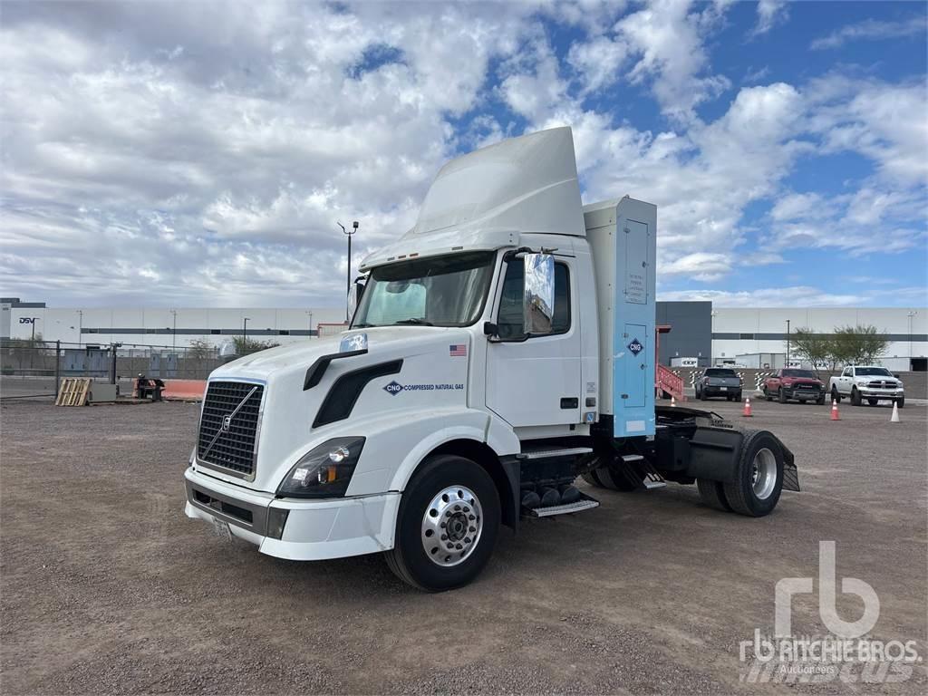 Volvo VNM Autotractoare