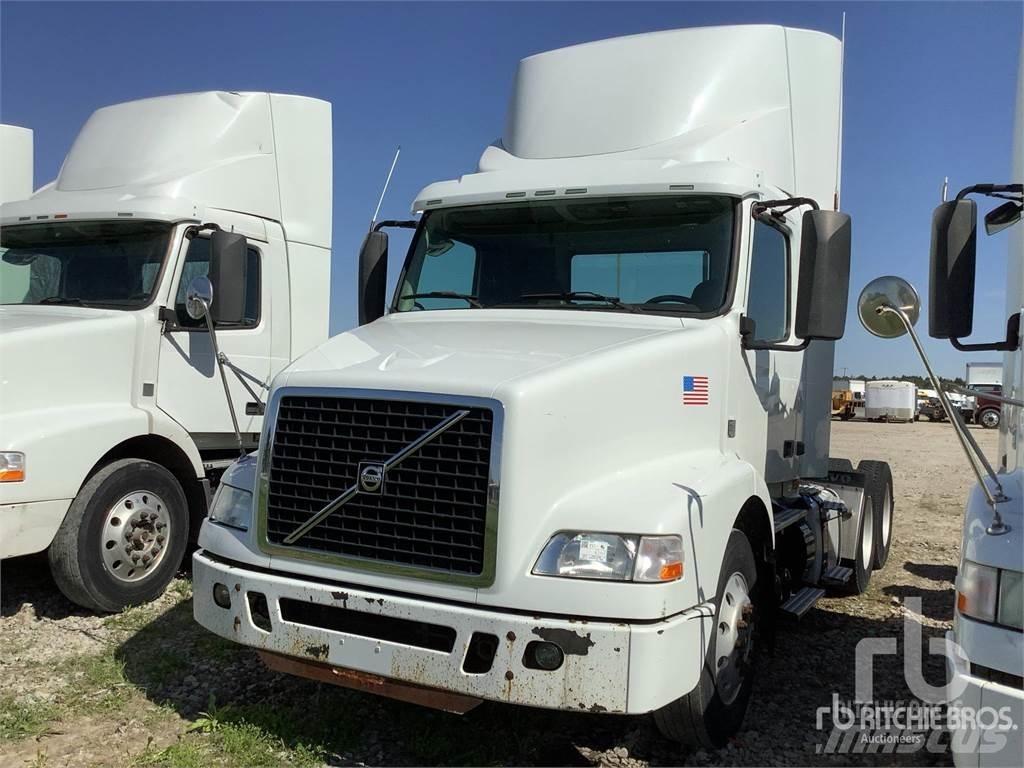 Volvo VNM Autotractoare