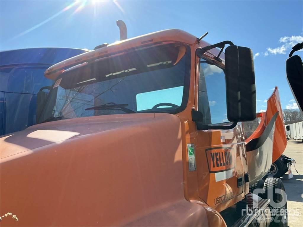 Volvo VNM Autotractoare
