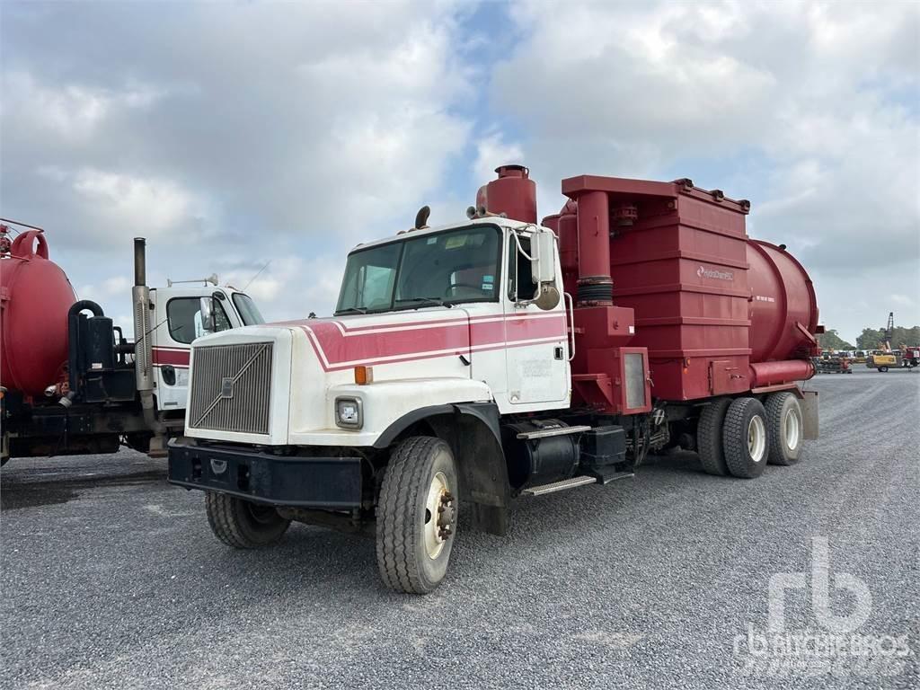 Volvo WG64F Camion vidanje
