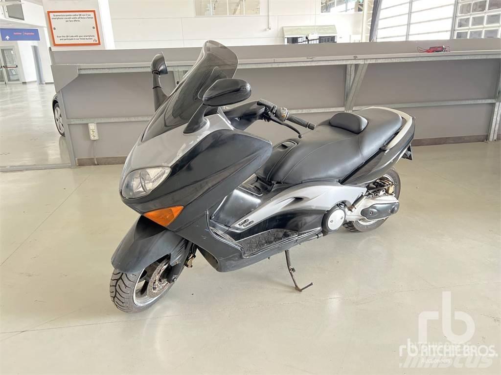 Yamaha TMAX Masini