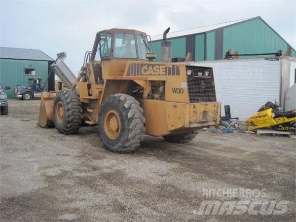 Case W30 Incarcator pe pneuri