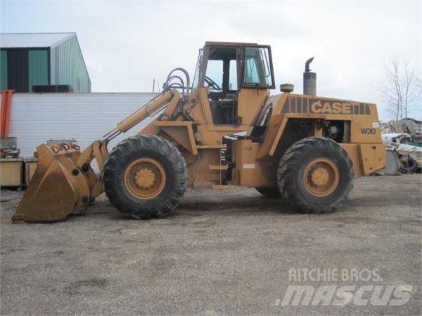 Case W30 Incarcator pe pneuri