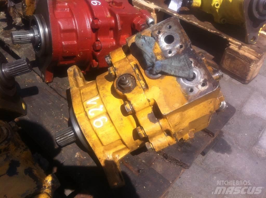 Komatsu E215... Motoare