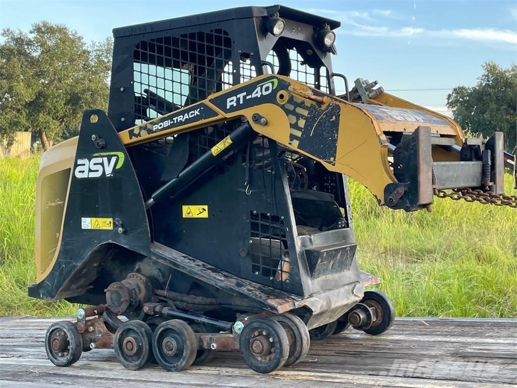 ASV RT-40 Încarcatoare cu excavator