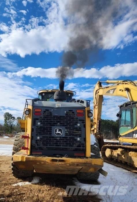 John Deere 824K Incarcator pe pneuri
