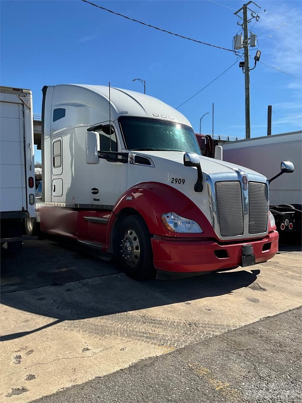 Kenworth T680 Autotractoare