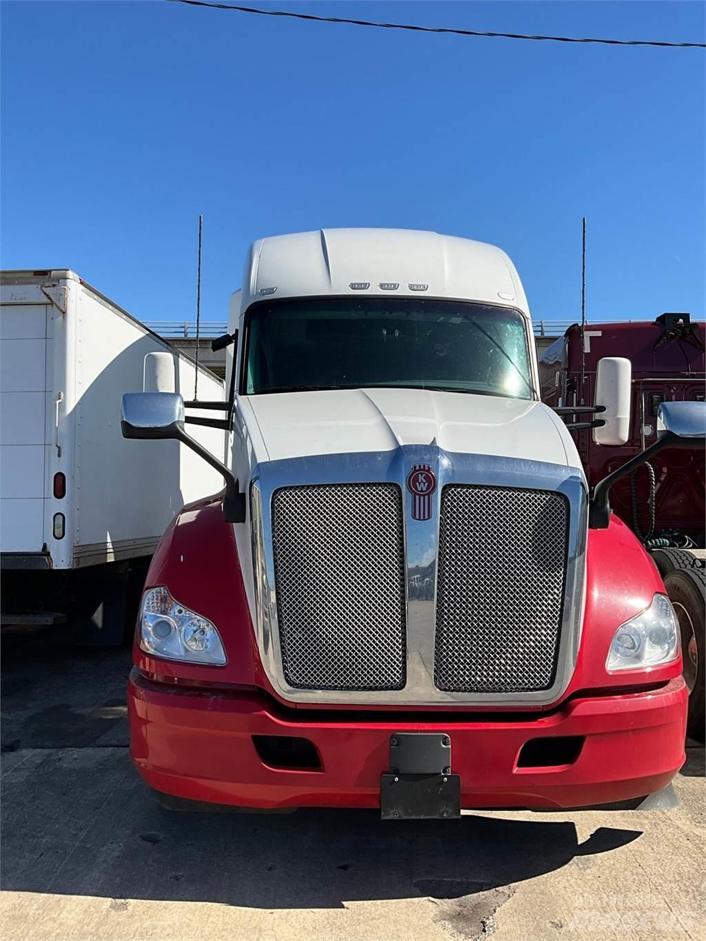 Kenworth T680 Autotractoare