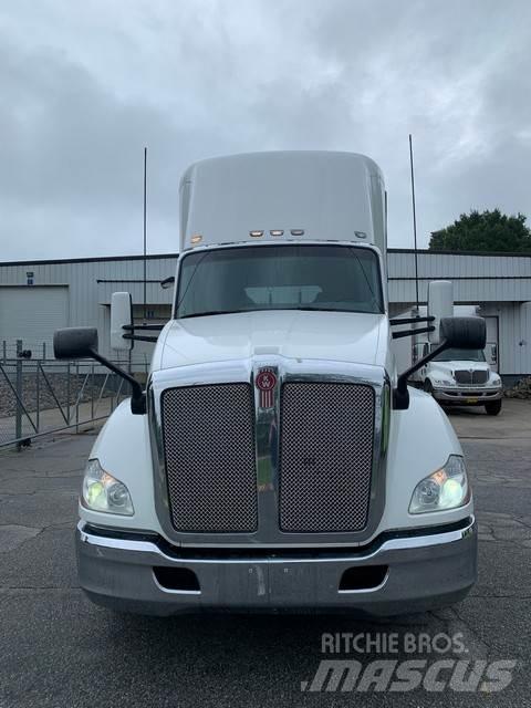 Kenworth T680 Autotractoare