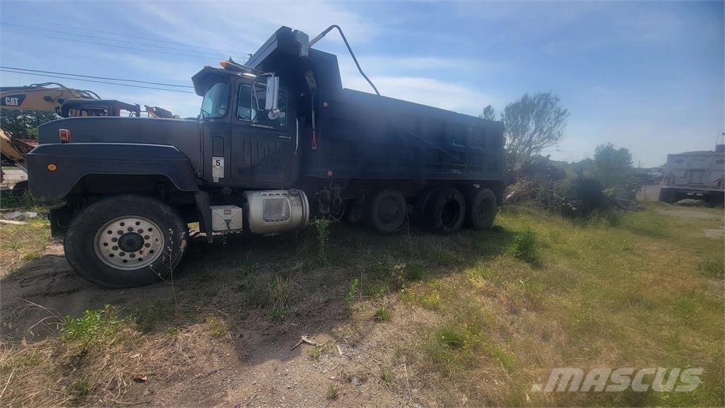 Mack RD6885 Autobasculanta