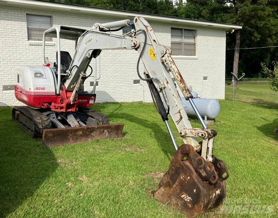 Takeuchi TB240 Excavatoare 7t - 12t