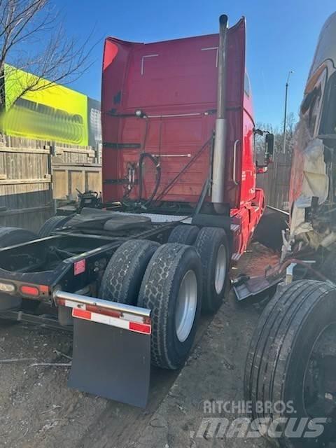 Volvo VNL64T670 Autotractoare