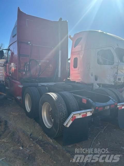 Volvo VNL64T670 Autotractoare