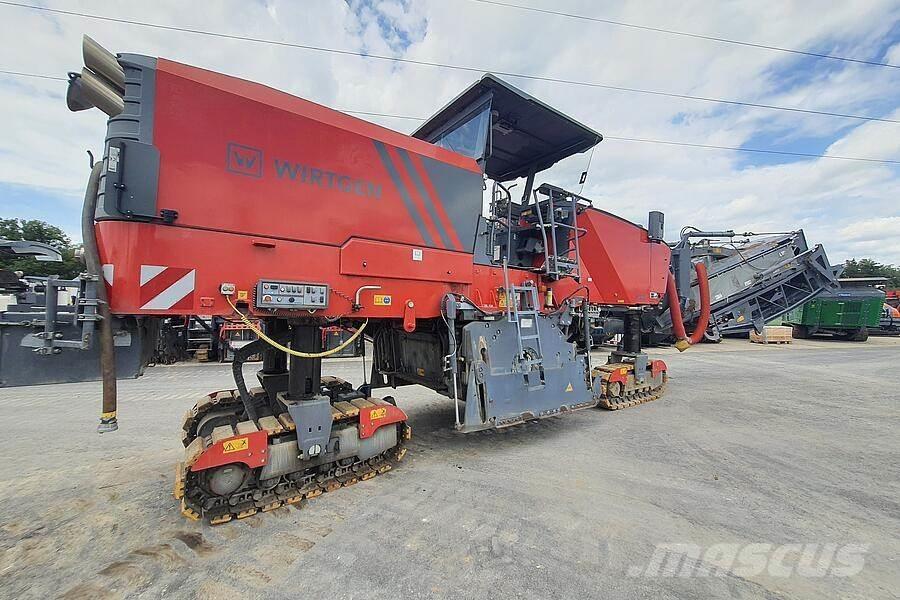 Wirtgen W 220 Utilaje asfalt cu freze reci