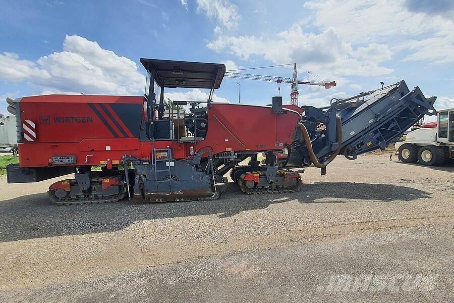 Wirtgen W 220 Utilaje asfalt cu freze reci