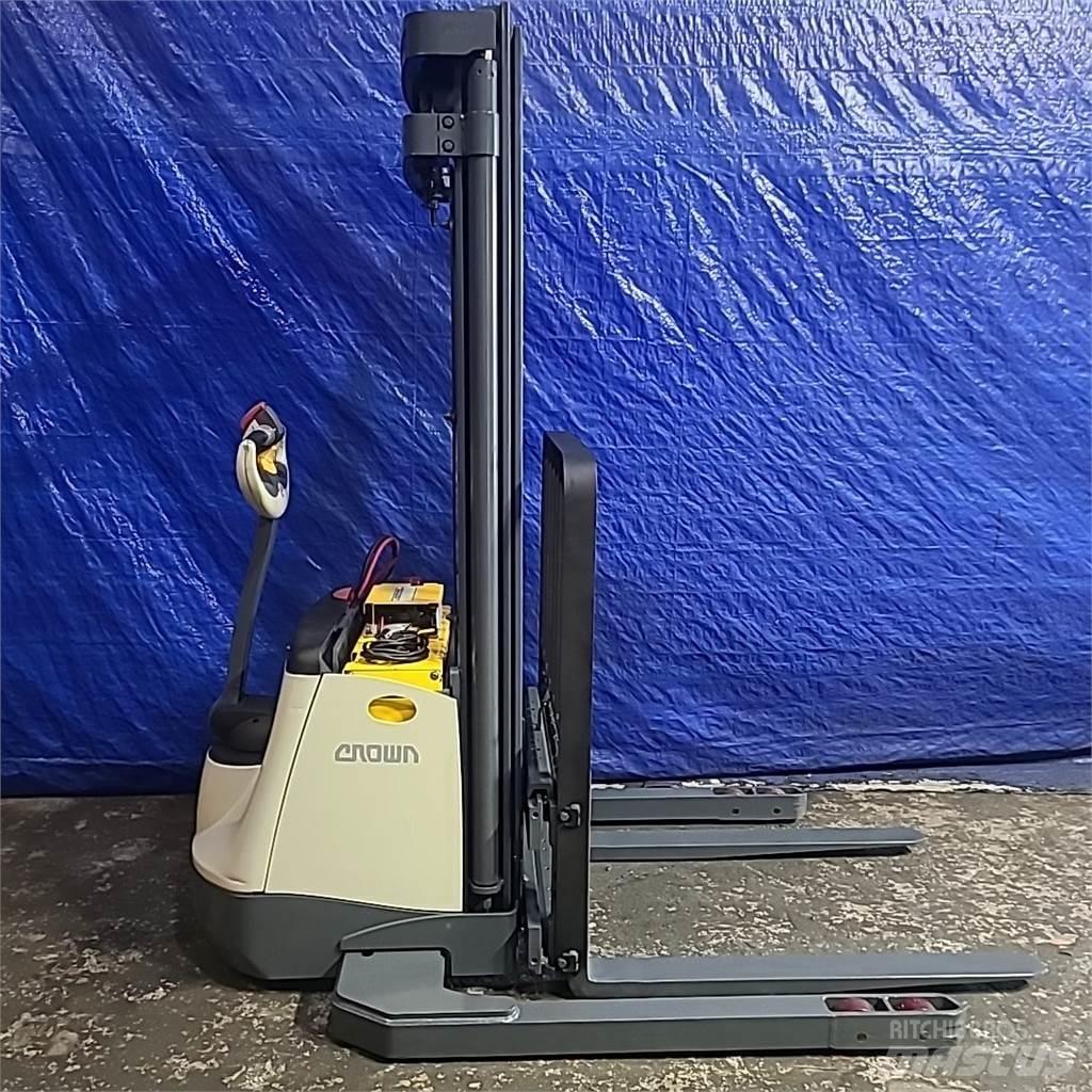 Crown SX3000-40 Transpaleti autopropulsanti
