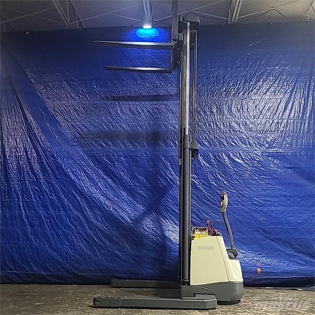 Crown SX3000-40 Transpaleti autopropulsanti