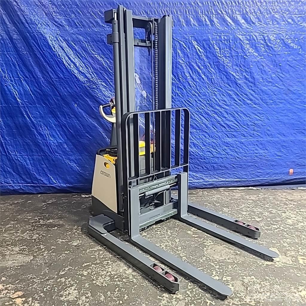 Crown SX3000-40 Transpaleti autopropulsanti